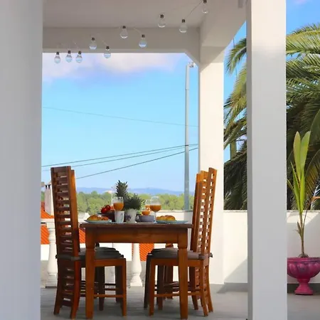 Stunning With Private Pool